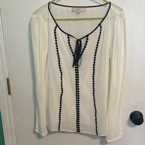LOFT Tops - LOFT Cream Blouse with Black Accents‎ womens size small